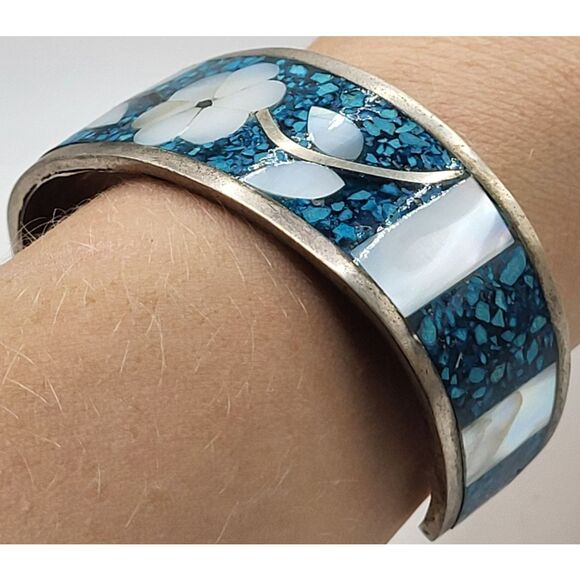 Turquoise Mother of Pearl Abalone Inlay Sterling Silver Bangle Bracelet Signed - Picture 2 of 5
